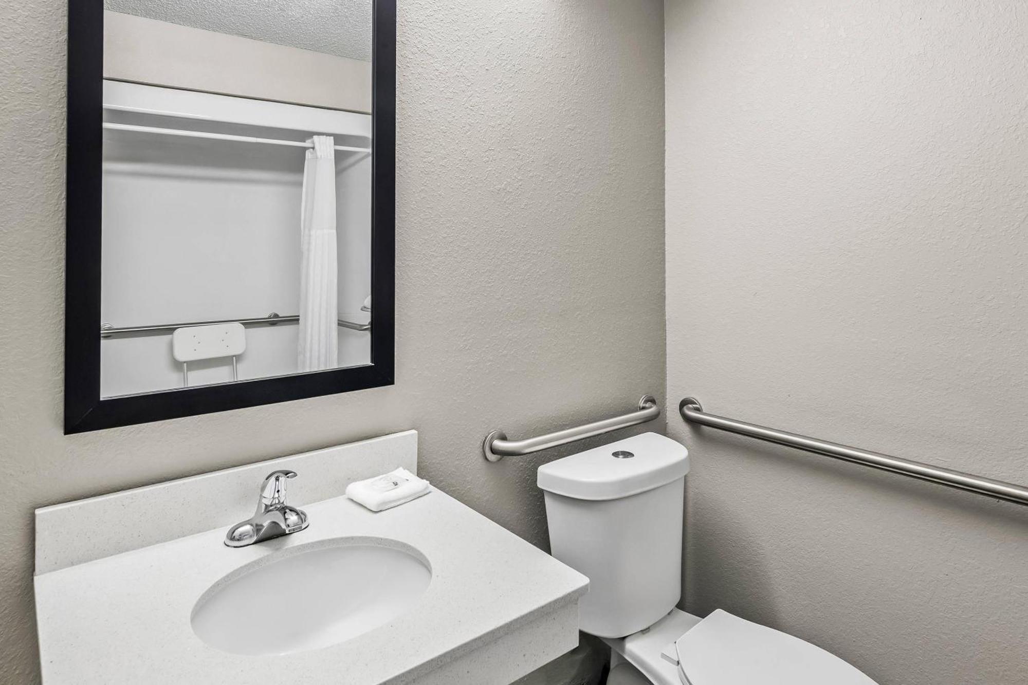 King Room - Accessible/Non-Smoking